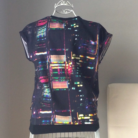 ADIDAS top. - Picture 2 of 3